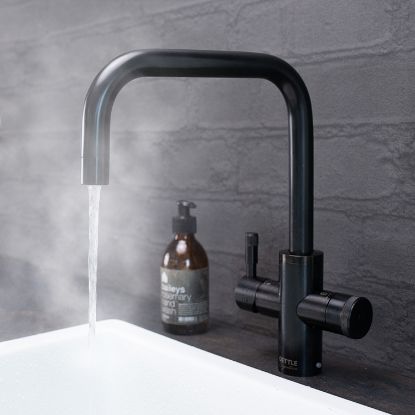 QETTLE Signature Modern in Black with Square Spout	